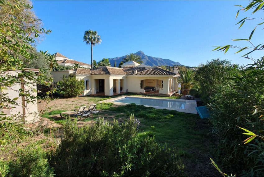 R4986676-Villa-For-Sale-Nueva-Andalucia-Detached-5-Beds-449-Built-1