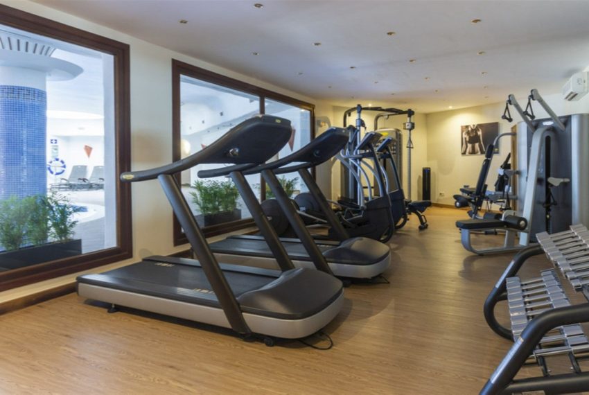 R5007919-Apartment-For-Sale-New-Golden-Mile-Penthouse-3-Beds-163-Built-10