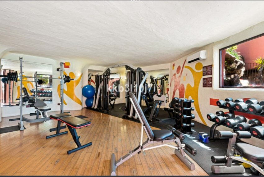 R5007919-Apartment-For-Sale-New-Golden-Mile-Penthouse-3-Beds-163-Built-9