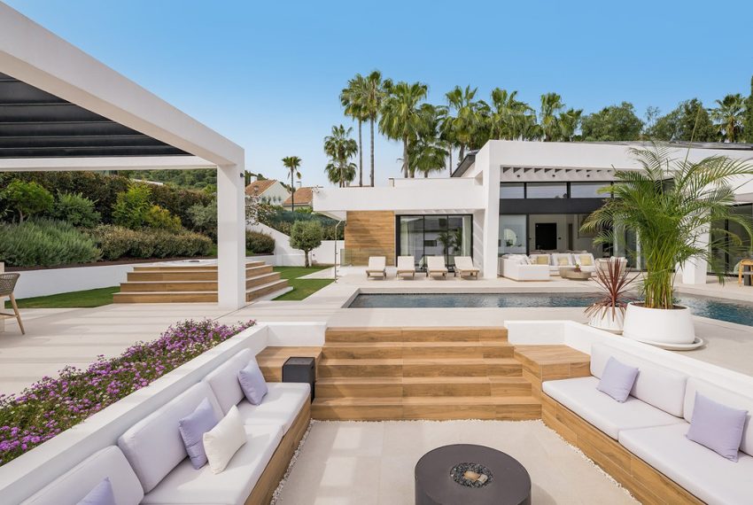 R5018740-Villa-For-Sale-Nueva-Andalucia-Detached-6-Beds-613-Built-1