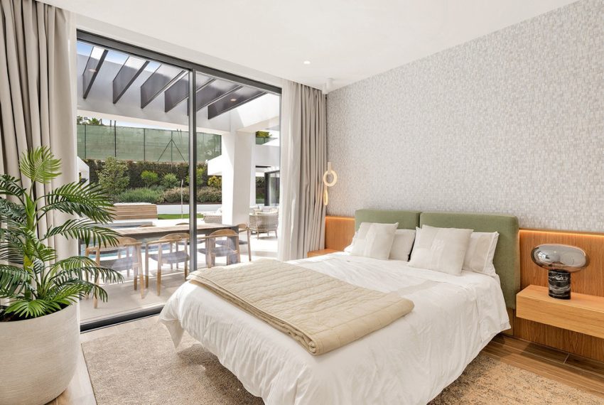 R5018740-Villa-For-Sale-Nueva-Andalucia-Detached-6-Beds-613-Built-10