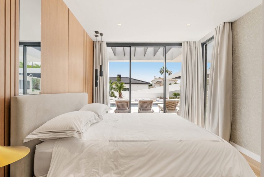 R5018740-Villa-For-Sale-Nueva-Andalucia-Detached-6-Beds-613-Built-11