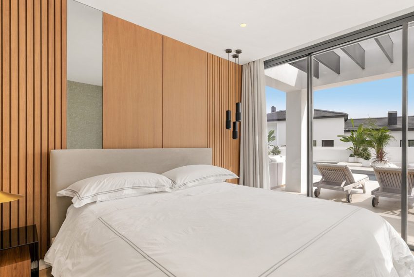 R5018740-Villa-For-Sale-Nueva-Andalucia-Detached-6-Beds-613-Built-12