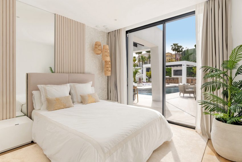 R5018740-Villa-For-Sale-Nueva-Andalucia-Detached-6-Beds-613-Built-13