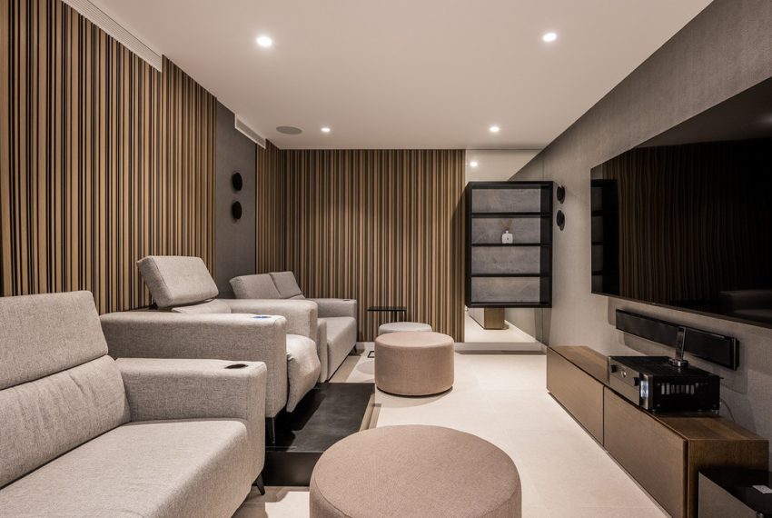 R5018740-Villa-For-Sale-Nueva-Andalucia-Detached-6-Beds-613-Built-19