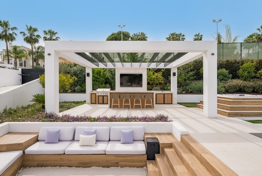 R5018740-Villa-For-Sale-Nueva-Andalucia-Detached-6-Beds-613-Built-2