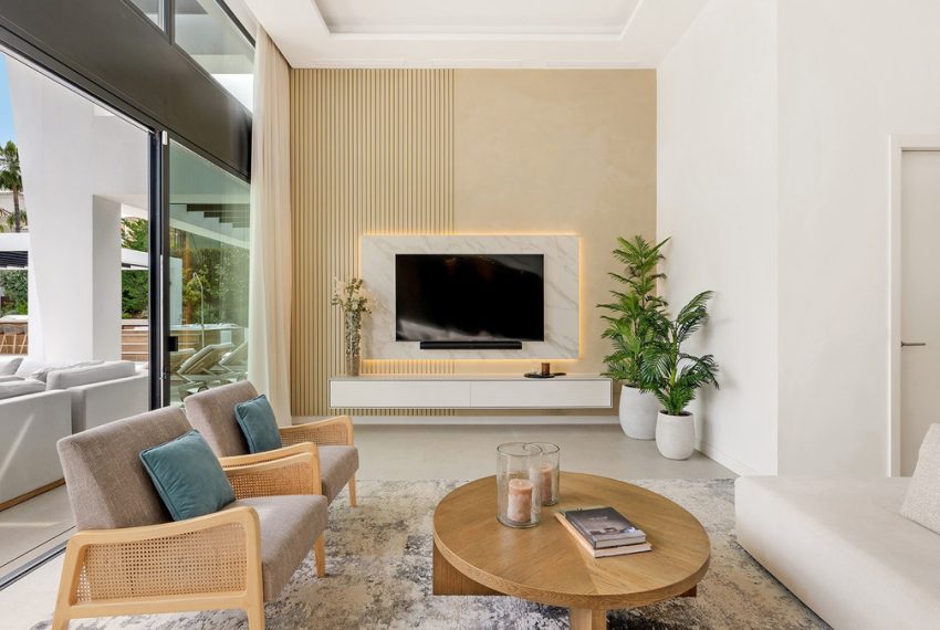 R5018740-Villa-For-Sale-Nueva-Andalucia-Detached-6-Beds-613-Built-5