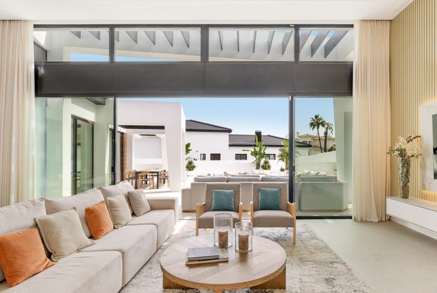 R5018740-Villa-For-Sale-Nueva-Andalucia-Detached-6-Beds-613-Built-6