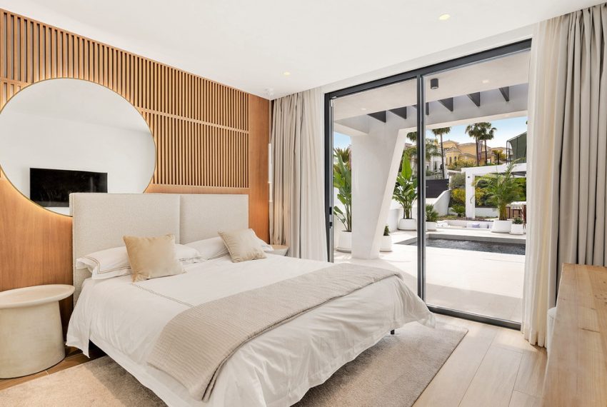 R5018740-Villa-For-Sale-Nueva-Andalucia-Detached-6-Beds-613-Built-8