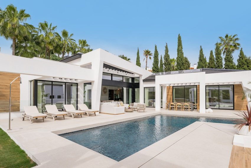 R5018740-Villa-For-Sale-Nueva-Andalucia-Detached-6-Beds-613-Built