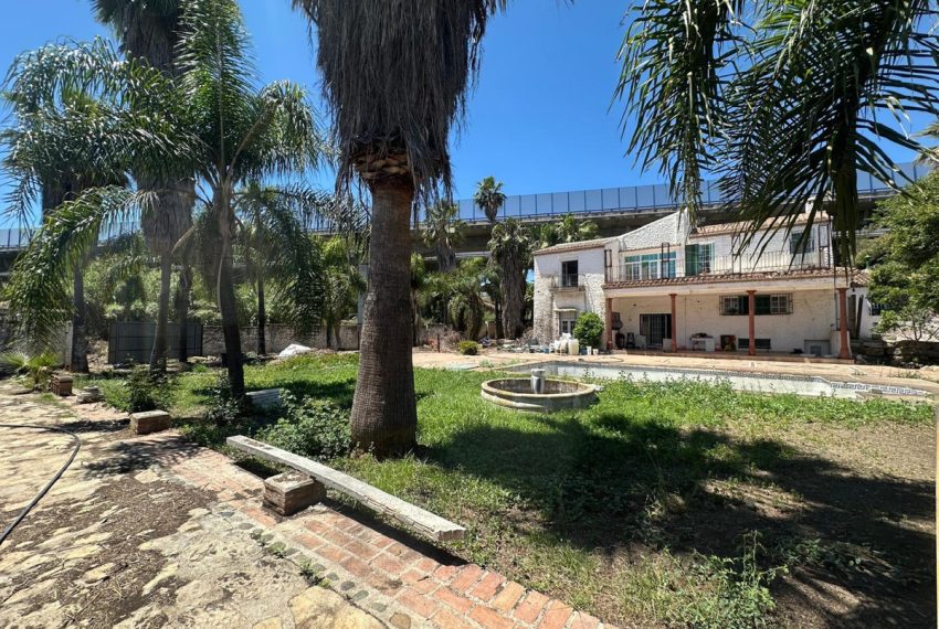 R5048824-Villa-For-Sale-Nueva-Andalucia-Detached-7-Beds-356-Built-12