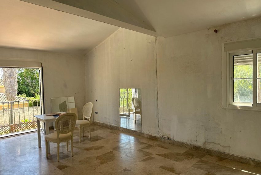 R5048824-Villa-For-Sale-Nueva-Andalucia-Detached-7-Beds-356-Built-3