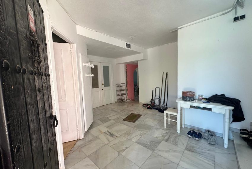 R5048824-Villa-For-Sale-Nueva-Andalucia-Detached-7-Beds-356-Built-6