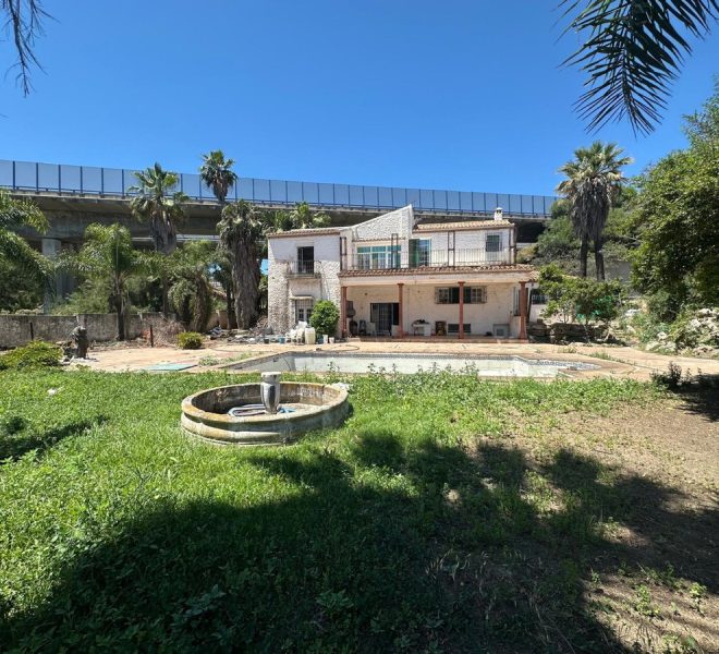 R5048824-Image 1-Detached - 7 Beds - 356 Built