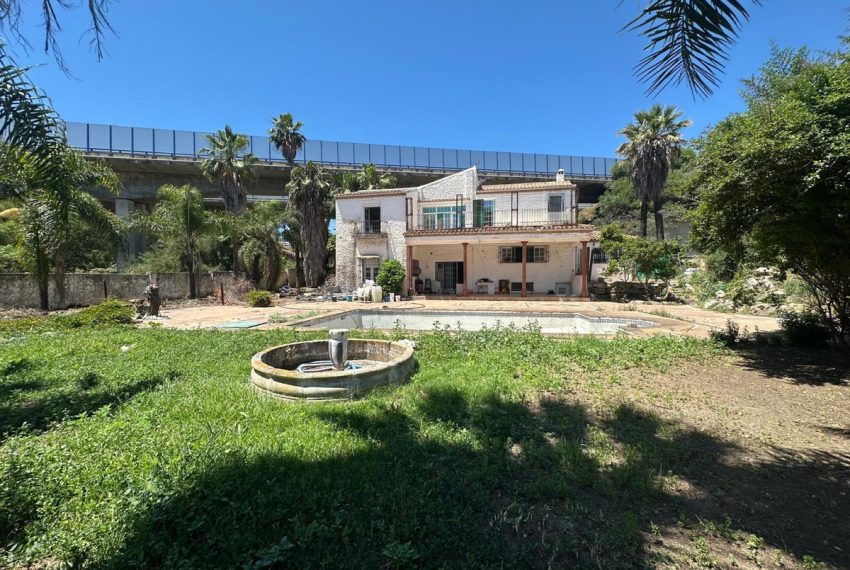 R5048824-Villa-For-Sale-Nueva-Andalucia-Detached-7-Beds-356-Built