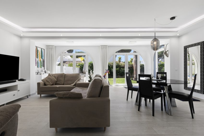 R5050750-Villa-For-Sale-Estepona-Detached-3-Beds-125-Built-1