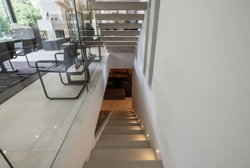 R5179864-Villa-For-Sale-The-Golden-Mile-Detached-5-Beds-360-Built-16