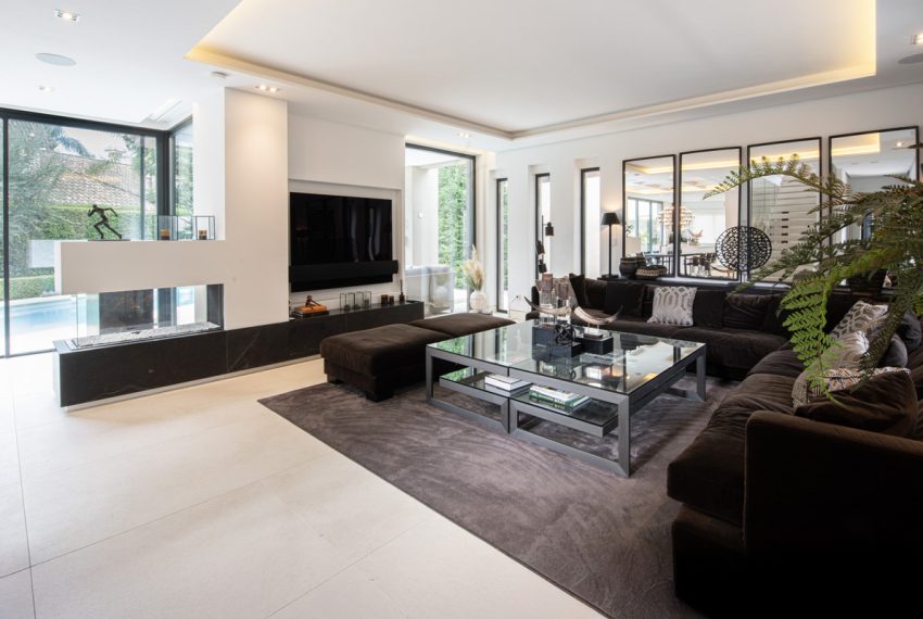 R5179864-Villa-For-Sale-The-Golden-Mile-Detached-5-Beds-360-Built-3