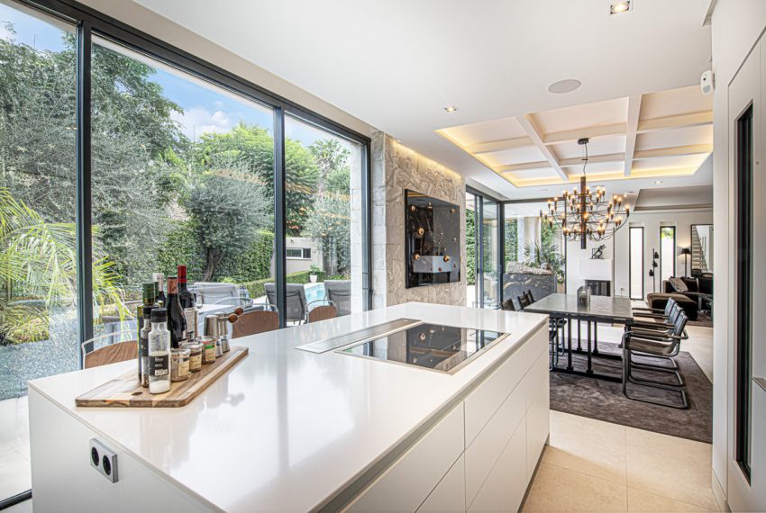 R5179864-Villa-For-Sale-The-Golden-Mile-Detached-5-Beds-360-Built-4