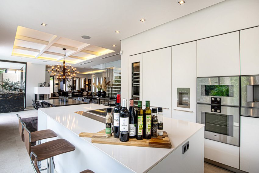 R5179864-Villa-For-Sale-The-Golden-Mile-Detached-5-Beds-360-Built-9