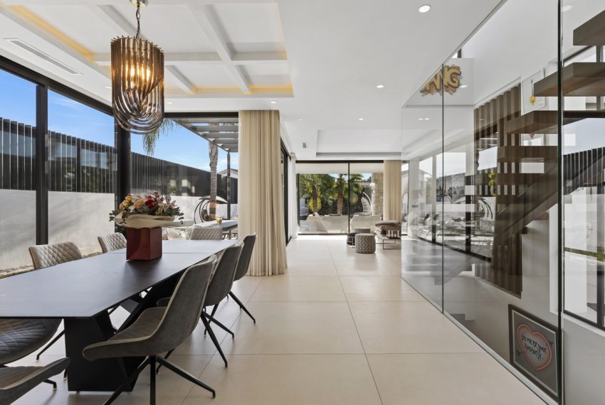 R5182645-Villa-For-Sale-San-Pedro-de-Alcantara-Detached-6-Beds-365-Built-1