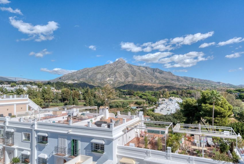 R5202772-Townhouse-For-Sale-Aloha-Terraced-4-Beds-115-Built-1