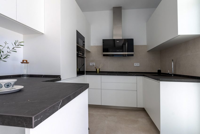 R5204827-Villa-For-Sale-Marbella-Detached-4-Beds-580-Built-16