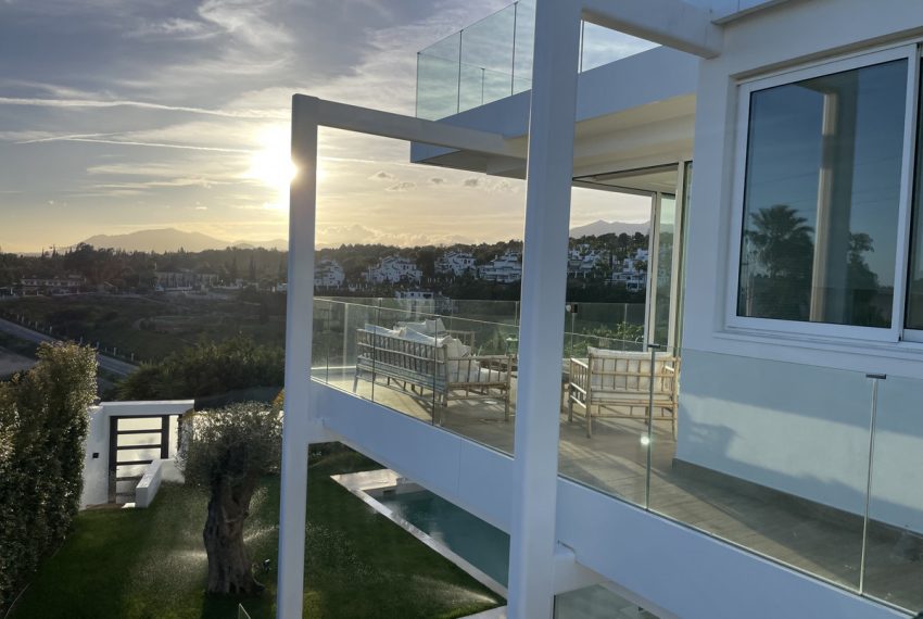 R5204827-Villa-For-Sale-Marbella-Detached-4-Beds-580-Built-3