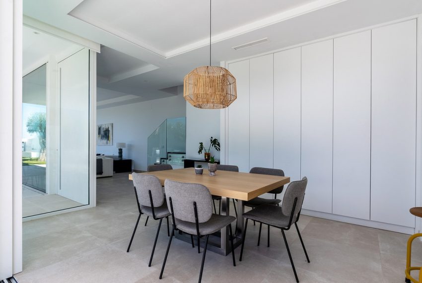 R5204827-Villa-For-Sale-Marbella-Detached-4-Beds-580-Built-4