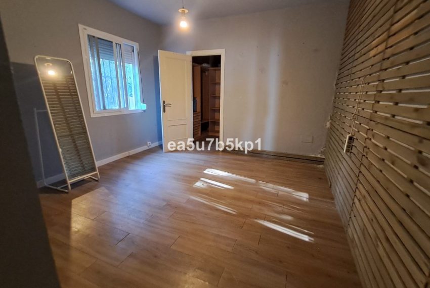 R5208004-Villa-For-Sale-Estepona-Detached-5-Beds-220-Built-1