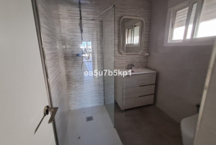 R5208004-Villa-For-Sale-Estepona-Detached-5-Beds-220-Built-12