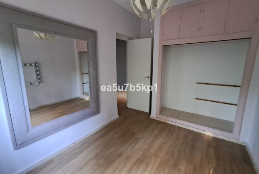 R5208004-Villa-For-Sale-Estepona-Detached-5-Beds-220-Built-13