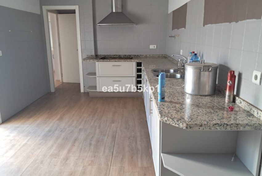 R5208004-Villa-For-Sale-Estepona-Detached-5-Beds-220-Built-19