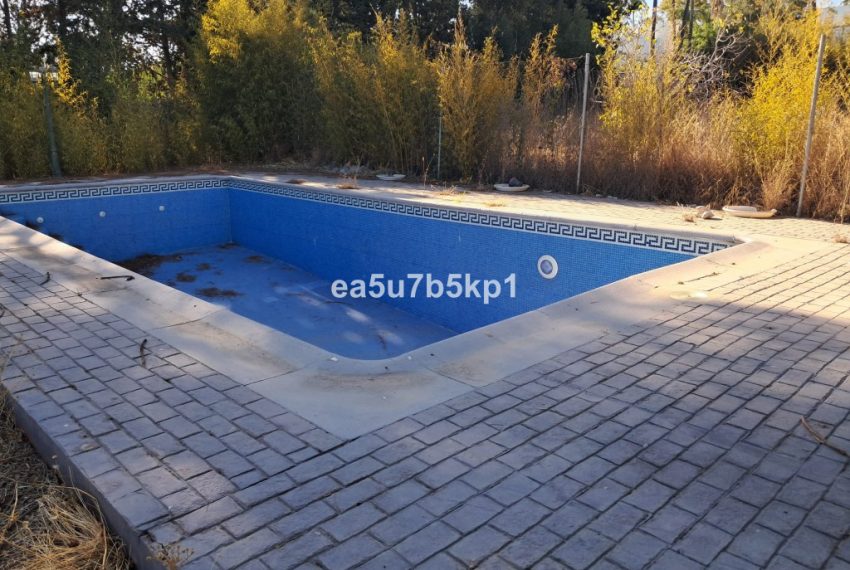 R5208004-Villa-For-Sale-Estepona-Detached-5-Beds-220-Built-2