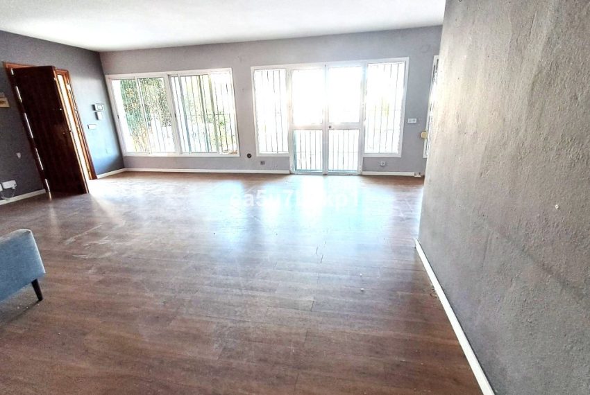 R5208004-Villa-For-Sale-Estepona-Detached-5-Beds-220-Built-4