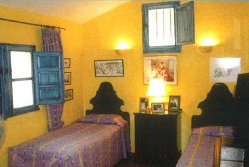 R5208115-Villa-For-Sale-Estepona-Finca-4-Beds-1500-Built-2