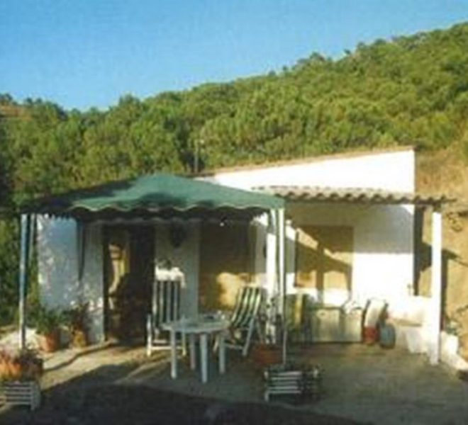 R5208115-Image 1-Finca - 4 Beds - 1500 Built