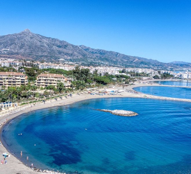 R5208820-Image 1-Middle Floor Apartment - 6 Beds - 548 Built