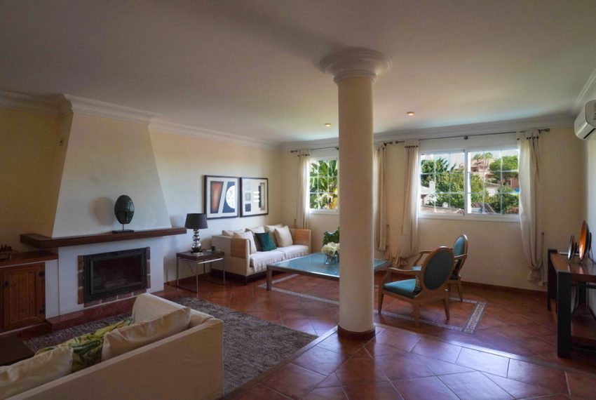 R5209510-Villa-For-Sale-Nueva-Andalucia-Detached-4-Beds-178-Built-2