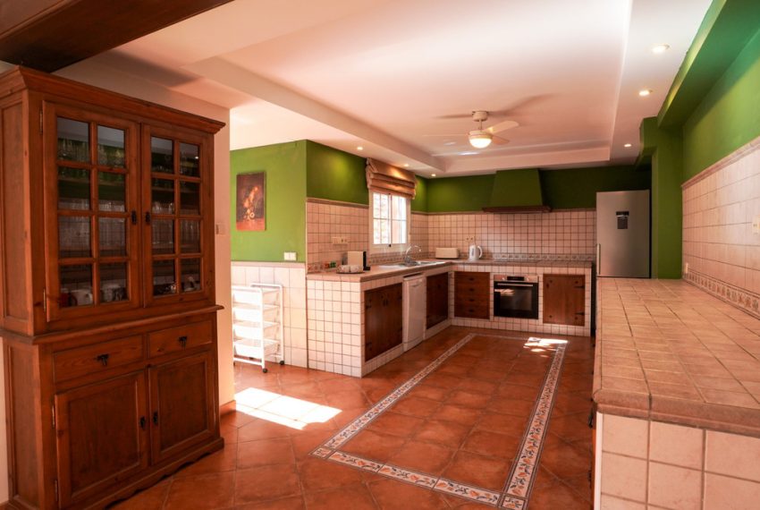 R5209510-Villa-For-Sale-Nueva-Andalucia-Detached-4-Beds-178-Built-3