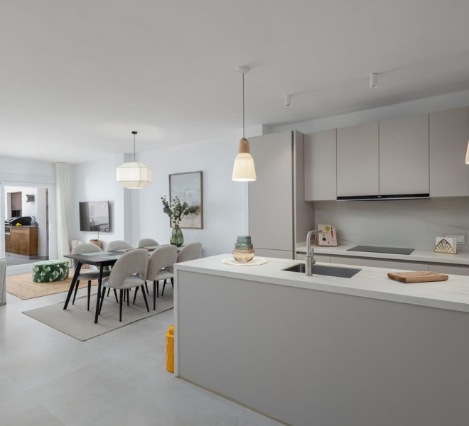 R5209570-Image 1-Middle Floor Apartment - 3 Beds - 115 Built