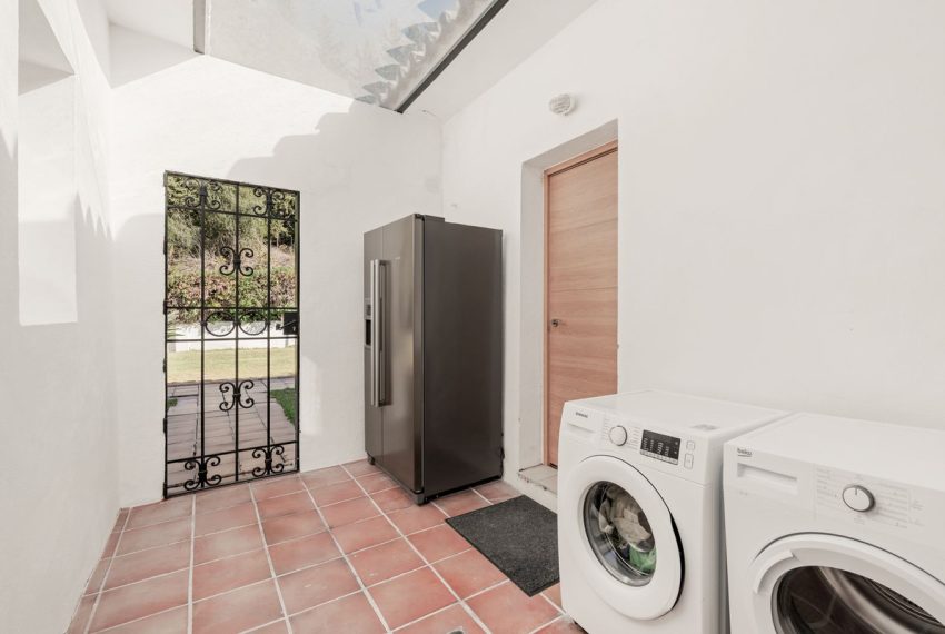 R5210131-Villa-For-Sale-El-Paraiso-Detached-4-Beds-341-Built-11