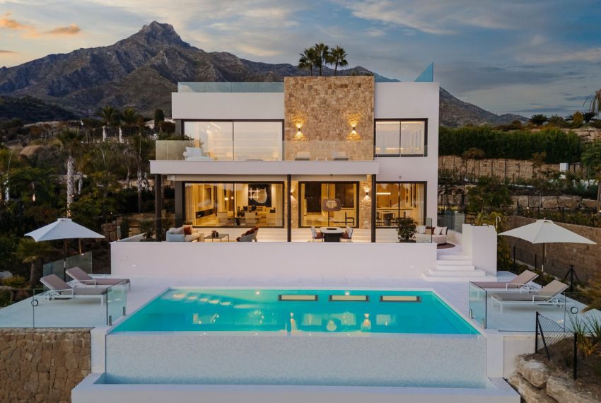 R5210308-Villa-For-Sale-The-Golden-Mile-Detached-5-Beds-799-Built