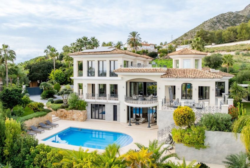 R5210887-Villa-For-Sale-Sierra-Blanca-Detached-6-Beds-975-Built-1