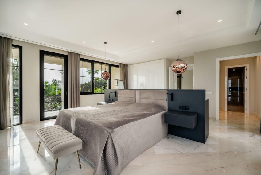 R5210887-Villa-For-Sale-Sierra-Blanca-Detached-6-Beds-975-Built-11