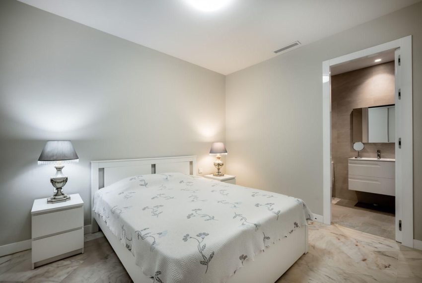 R5210887-Villa-For-Sale-Sierra-Blanca-Detached-6-Beds-975-Built-15