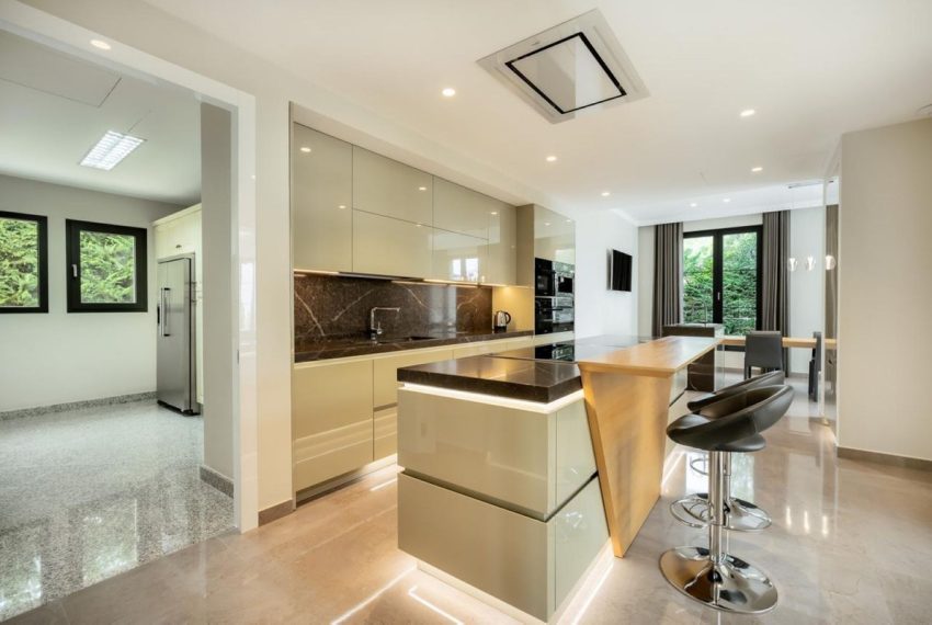 R5210887-Villa-For-Sale-Sierra-Blanca-Detached-6-Beds-975-Built-9