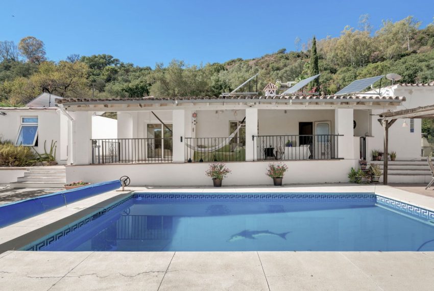 R5211544-Villa-For-Sale-Estepona-Finca-3-Beds-178-Built-1