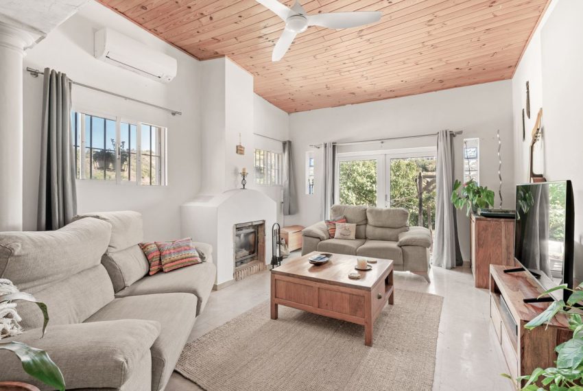 R5211544-Villa-For-Sale-Estepona-Finca-3-Beds-178-Built-3