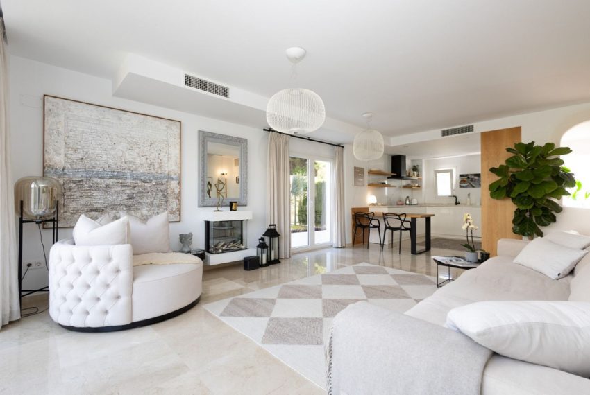 R5211922-Villa-For-Sale-Calahonda-Semi-Detached-4-Beds-264-Built-1